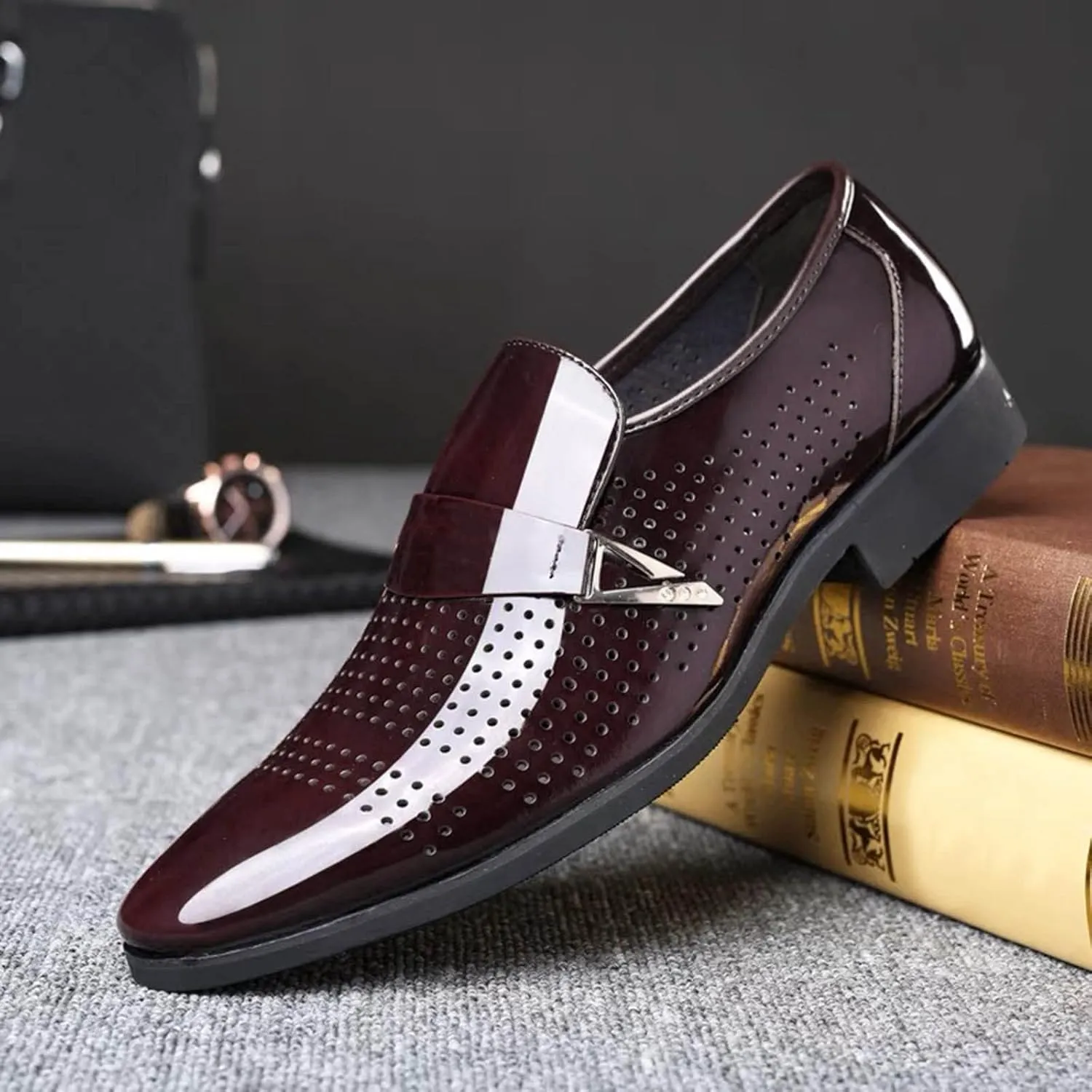 Dress Shoes for Men Fashion Leather Classic Style Men Leather Shoes Metal Buckle Shoes Diamond Cutout Breathable Business Casual Pointed Toe Leather Shoes Business Shoes for Men Wide