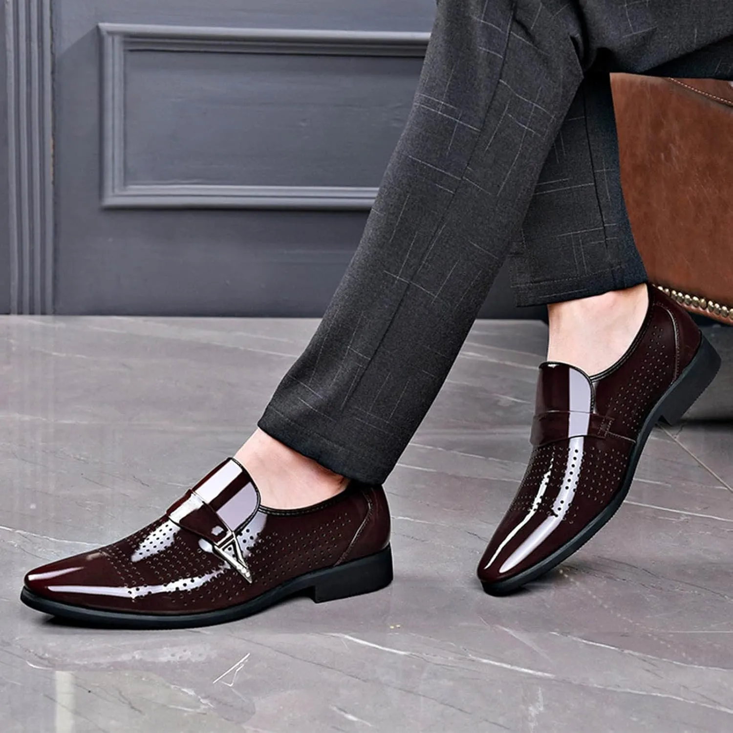 Dress Shoes for Men Fashion Leather Classic Style Men Leather Shoes Metal Buckle Shoes Diamond Cutout Breathable Business Casual Pointed Toe Leather Shoes Business Shoes for Men Wide