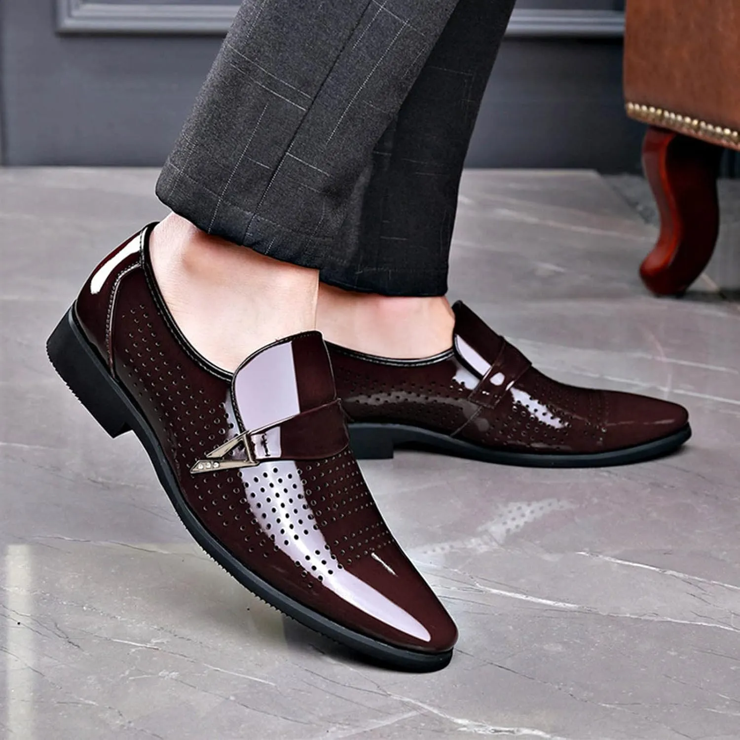 Dress Shoes for Men Fashion Leather Classic Style Men Leather Shoes Metal Buckle Shoes Diamond Cutout Breathable Business Casual Pointed Toe Leather Shoes Business Shoes for Men Wide