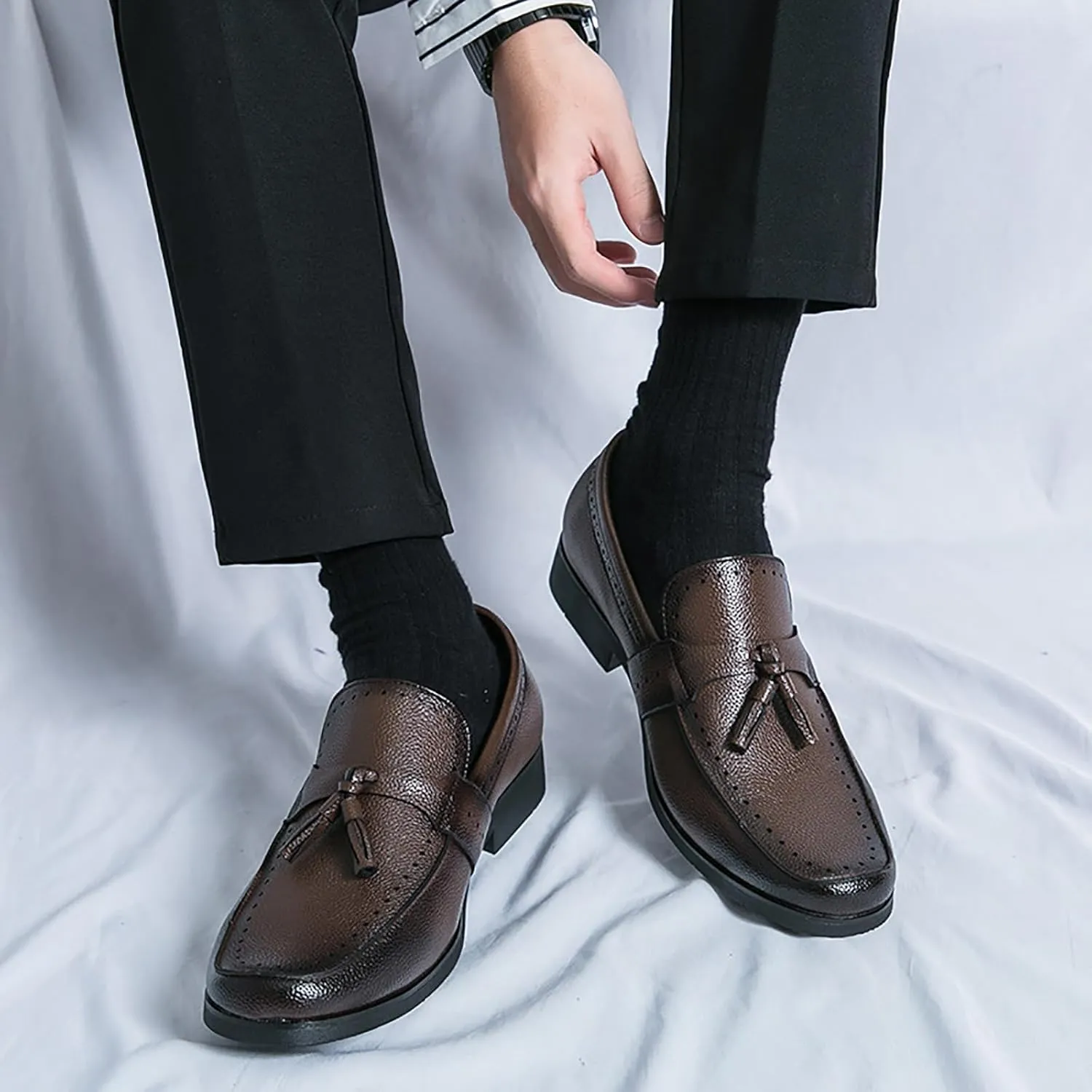 Men's Leather Tassel Penny Loafers Casual Comfortable Round Toe Slip-on Chunky Heel Dress Shoes for Business Formal Driving Wedding