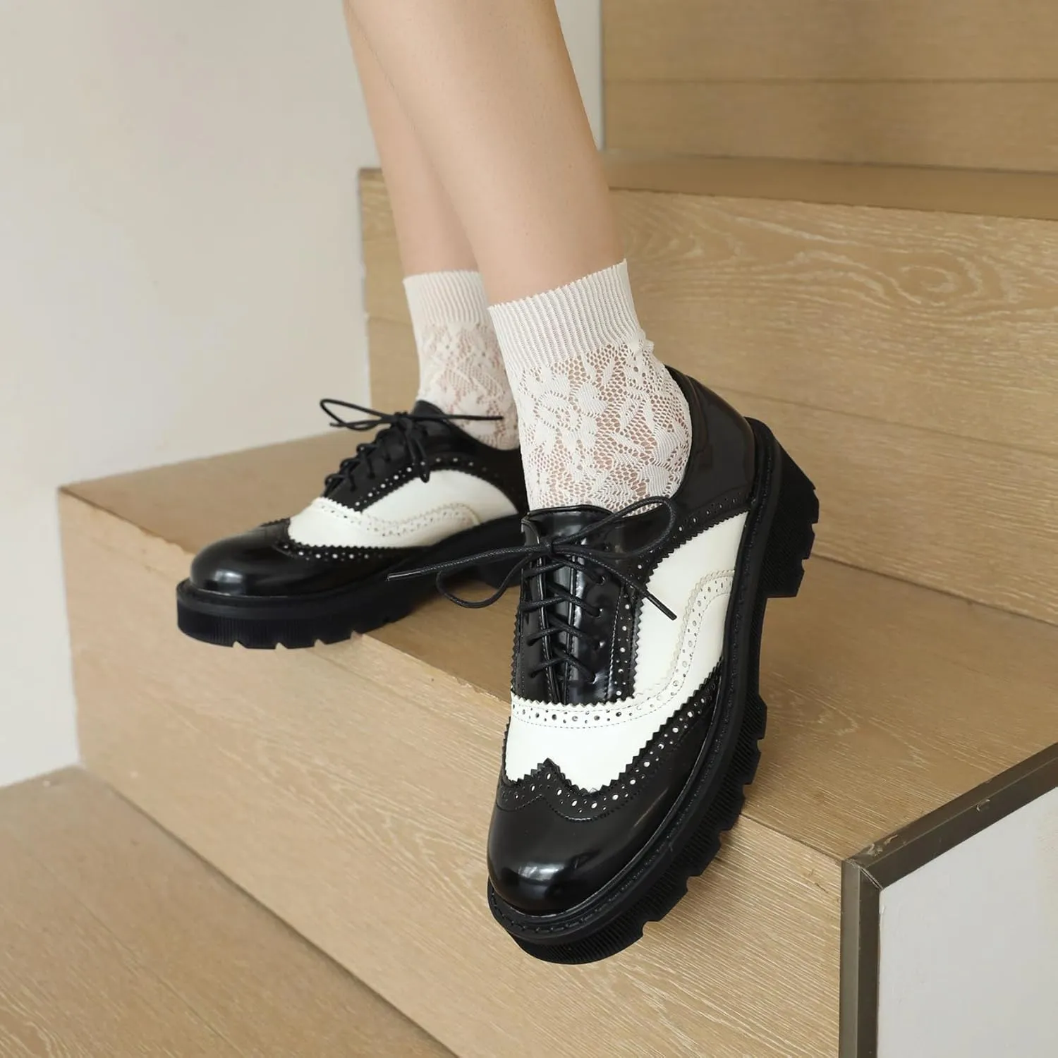 Women's Wingtip Two Tone Oxfords Chunky Low Heels Brogues Retro Round Toe Saddles Shoes